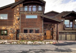 Beautiful Executive Ski In/Ski Rooftop Hot tub! Pet Friendly LR962