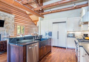 Beautiful High End Home with Ski In Ski Out Access