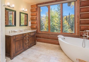Beautiful High End Home with Ski In Ski Out Access
