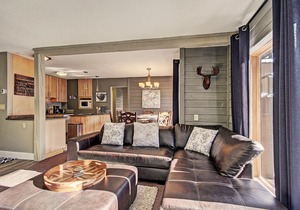 Beautiful Mountain Condo 1 Minute to Lift, Hot Tub AN210