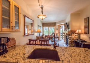 Beautiful one bedroom condo in the heart of the center village.