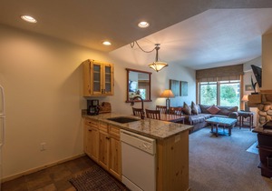 Beautiful one bedroom condo in the heart of the center village.