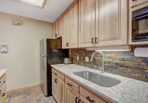 Beautiful Ski Chalet with hot tub. 1 Minute to Super Bee Lift! AN203