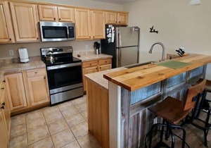 Beautiful Spacious Condo.