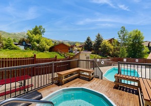 Beautiful Steamboat Condo w/Shared Pool & Hot Tub + Free WiFi - Near Lifts