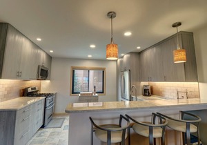 Beautiful Townhouse, Gorgeous Views, King Bed, Private Deck, Hot Tub - 732B
