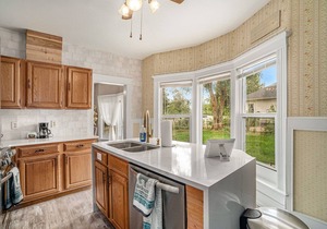 Beautiful Victorian 4 Bedroom downtown Castle Rock
