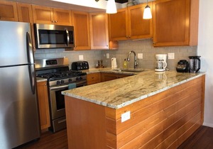 Best Value in Snowmass! Walk to ski lifts and the Treehouse in less than 3 mins!