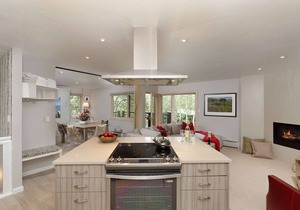 Biking, Hiking Right Out Your Door at Snowmass! With Balcony, Gas Fireplace, Pool/HT, Parking.