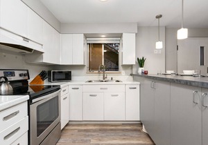 Brick Suite | Bright & Bold Retreat Near Old Town