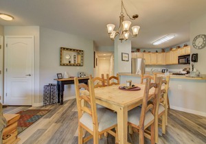 Bright and Cozy 2-Bedroom Condo in Mountain Village – Walk to Trails, Minutes fr