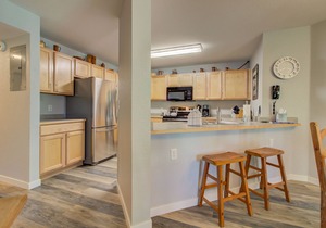 Bright and Cozy 2-Bedroom Condo in Mountain Village – Walk to Trails, Minutes fr