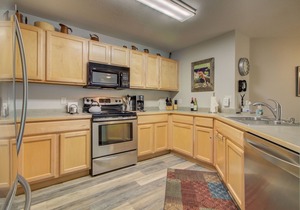 Bright and Cozy 2-Bedroom Condo in Mountain Village – Walk to Trails, Minutes fr