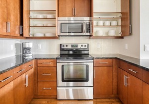 Bright Cherry Creek 2BR w/ Theater & Gym, nearby shopping, by Blueground