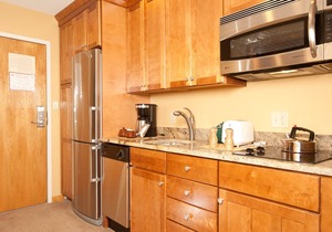 Bright Mountain Condo for 4 with Full Kitchen