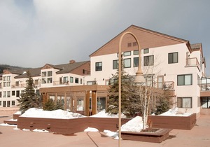 Bright Mountain Condo for 4 with Full Kitchen