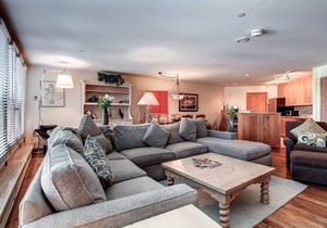 Bright Stay with Majestic Mountain Views