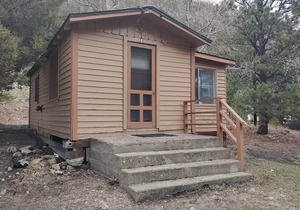 Cabin 11 at Sportsman’s Lodge, Modern Cabin 11 at Sportsman's Lodge