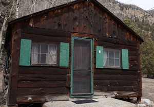 Cabin 6 at Sportsman’s Lodge, Rustic Cabin 6 at Sportsman's Lodge