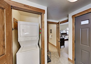 Cache at Union Creek Condo w/Mountain Views, Shared Pool/Hot Tub, Walk to Lifts