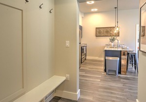 Caverns Village Condo #309, Steps from Iron Mt. Hot Spgs, Near Gondola & Downtwn