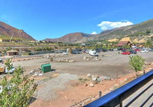 Caverns Village Condo #309, Steps from Iron Mt. Hot Spgs, Near Gondola & Downtwn