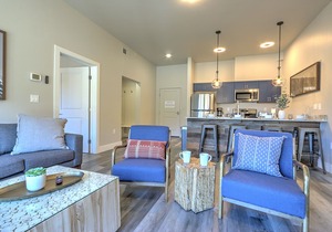 Caverns Village Condo #209, Steps from Iron Mt. Hot Spgs, Near Gondola & Downtwn