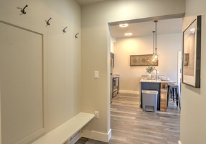 Caverns Village Condo #209, Steps from Iron Mt. Hot Spgs, Near Gondola & Downtwn