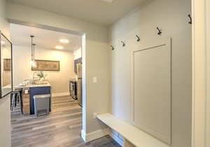 Caverns Village Condo #307, Steps from Iron Mt. Hot Spgs, Near Gondola & Downtwn