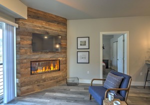 Caverns Village Condo #307, Steps from Iron Mt. Hot Spgs, Near Gondola & Downtwn