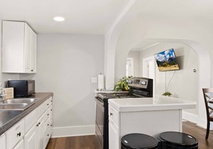 Charming, Historic! Walking Distance to Town!