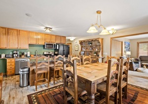 Charming Top Floor Downtown Ouray Retreat | Spectacular Views
