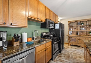 Charming Top Floor Downtown Ouray Retreat | Spectacular Views