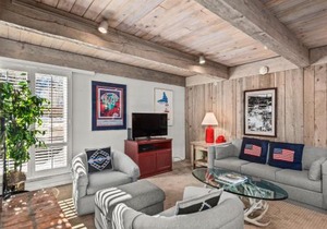 Chateau Eau Claire Unit 1, Stylish Condo Overlooking the River, Walking Distance to Downtown
