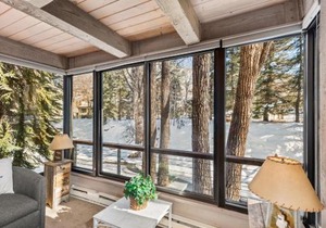Chateau Eau Claire Unit 1, Stylish Condo Overlooking the River, Walking Distance to Downtown