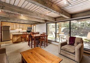 Chateau Eau Claire Unit 8, Riverfront Condo, Walking Distance to Town