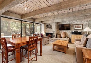 Chateau Eau Claire Unit 8, Riverfront Condo, Walking Distance to Town