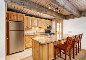 Chateau Eau Claire Unit 8, Riverfront Condo, Walking Distance to Town