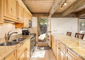 Chateau Eau Claire Unit 8, Riverfront Condo, Walking Distance to Town