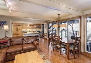 Chateau Roaring Fork Unit 38, Condo with Private Deck, 4 Blocks from Downtown
