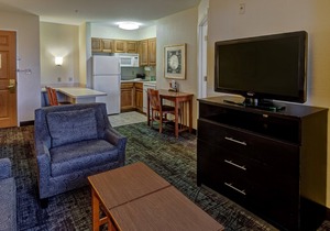 Cherry Creek Suite with Free Breakfast! Pool, Shared Hot Tub + Gym Access