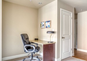 Chic Cherry Creek 2BR w/ Gym & Dog Park, 2 blocks to Mall, by Blueground