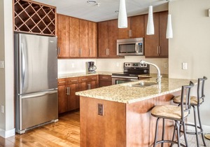 Chic Cherry Creek 2BR w/ Gym & Dog Park, 2 blocks to Mall, by Blueground