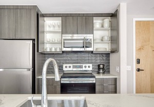 Chic Congress Park 1BR w/ Gym & Pool, near shops & dining, by Blueground