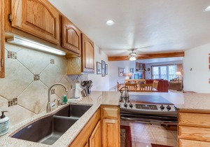Classy, family-friendly home with mountain views & shared pool and hot tub