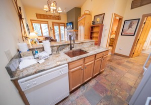 Close to Gondola, Walk to Dining, Hot Tub