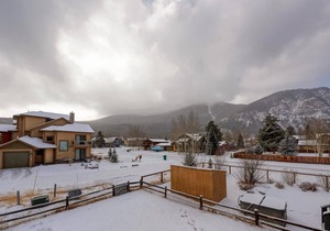 Comfortable and nice condo located a few blocks from Main Street, Frisco. Private Hot Tub!