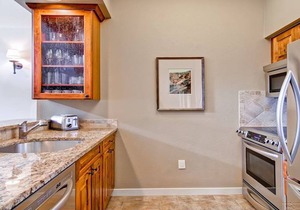 Condo just steps to Village & shops, year-round pool, media room access