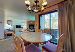 Condo on Shuttle Route - Shared Hot Tubs, Views, Walk to the Slopes