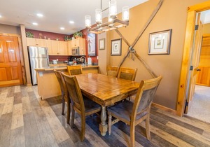 Condo Overlooking Dercum Square, 2 Min Walk to Lifts, Shops & Dining!